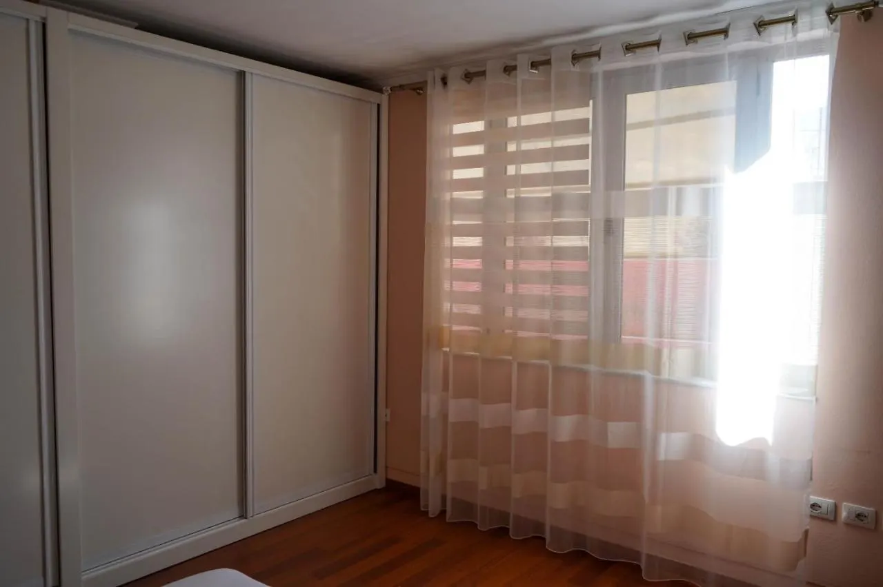 Lovely Apartment In The Heart Of ティラナ